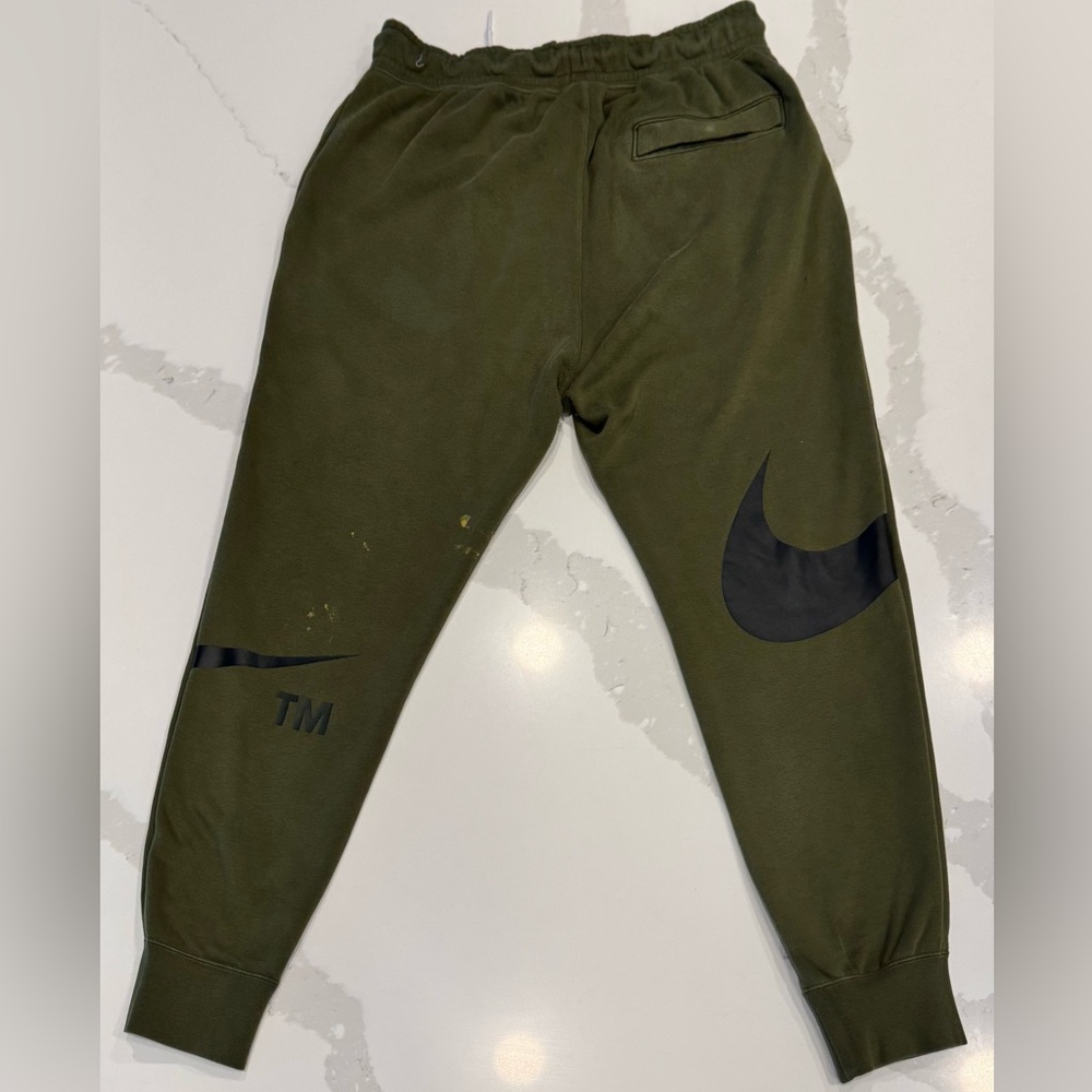 Nike Men Green Joggers with Black Logo - Picture 7 of 10